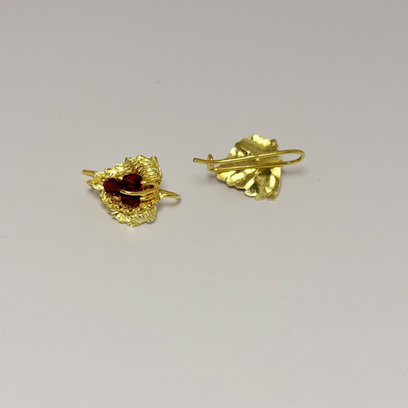 boucles d'Oreilles feuille de vigne grenat en Or vert