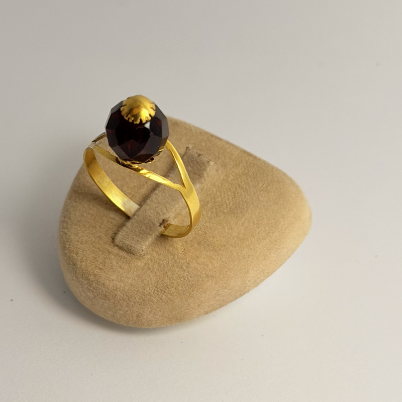 bague avec grand grenat en Or 750/ Bijouterie Rigolet