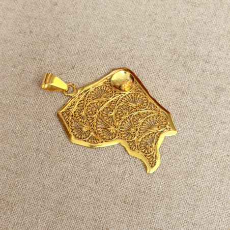 pendentif carte de Guyane avec batée