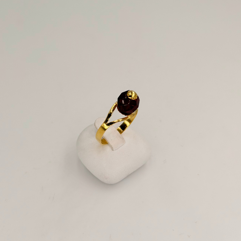 bague avec grand grenat en Or 750/ Bijouterie Rigolet