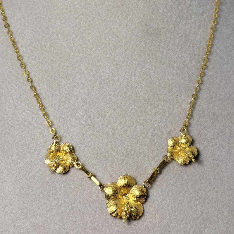 Collier 3 Hibiscus en Or 750 | Bijouterie Rigolet